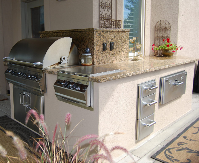 Outdoor Kitchen